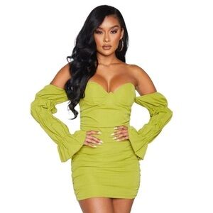 NWT Pretty Little Thing Olive woven tiered bell sleeve bodycon dress size 2